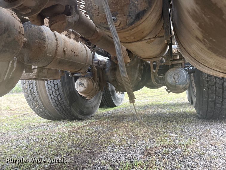 image for item EV2780 2014 Peterbilt 365 semi truck