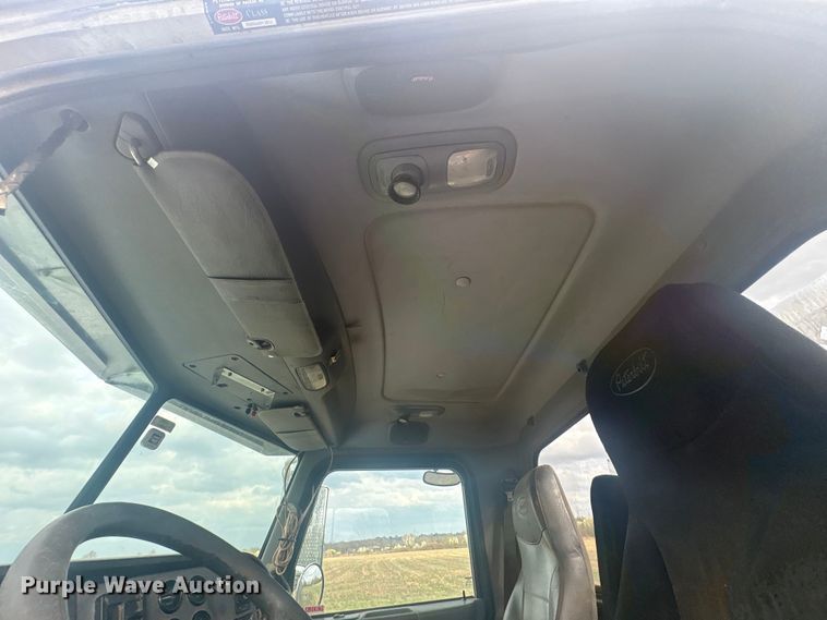 image for item EV2780 2014 Peterbilt 365 semi truck