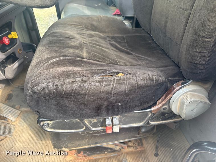 image for item EV2780 2014 Peterbilt 365 semi truck