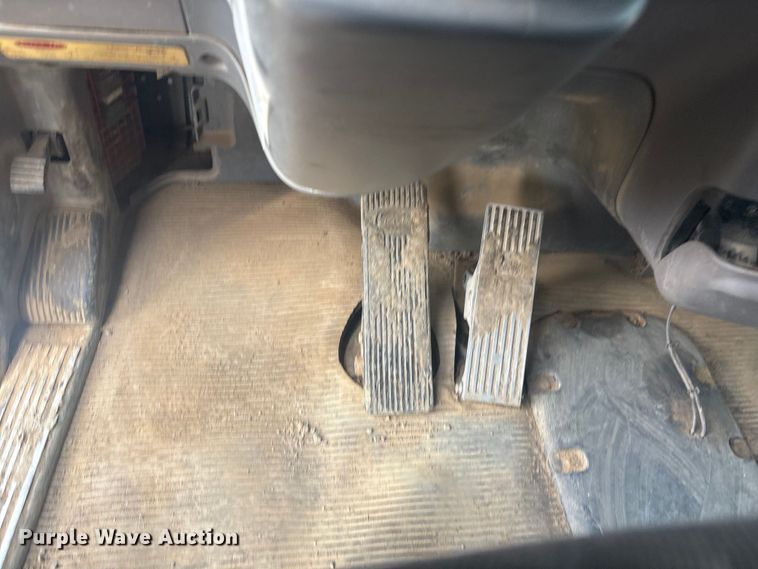 image for item EV2780 2014 Peterbilt 365 semi truck