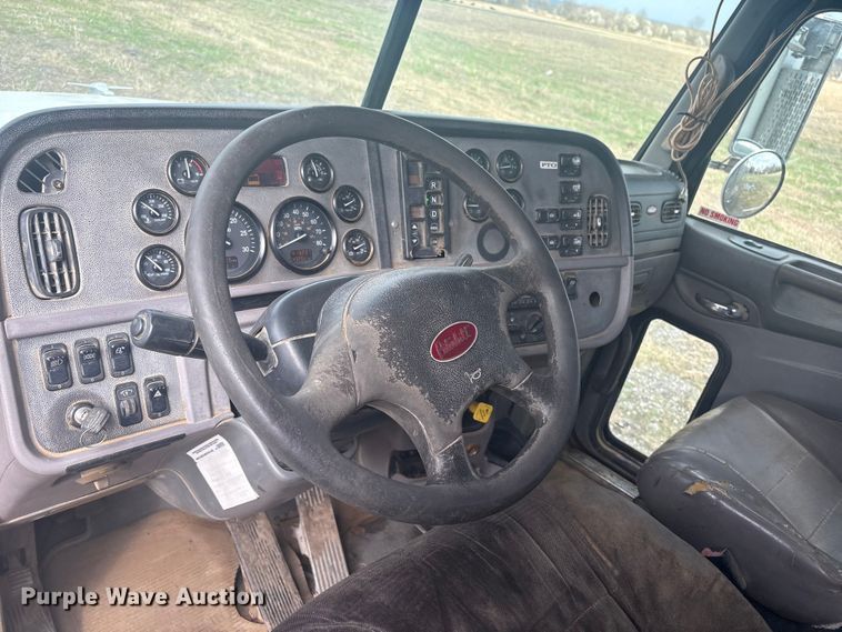 image for item EV2780 2014 Peterbilt 365 semi truck