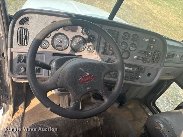 image for item EV2780 2014 Peterbilt 365 semi truck