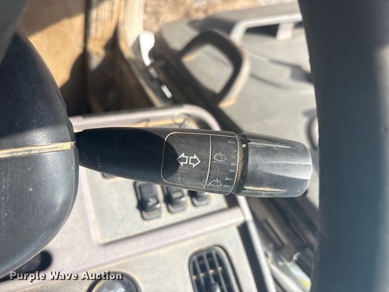 image for item EV2780 2014 Peterbilt 365 semi truck