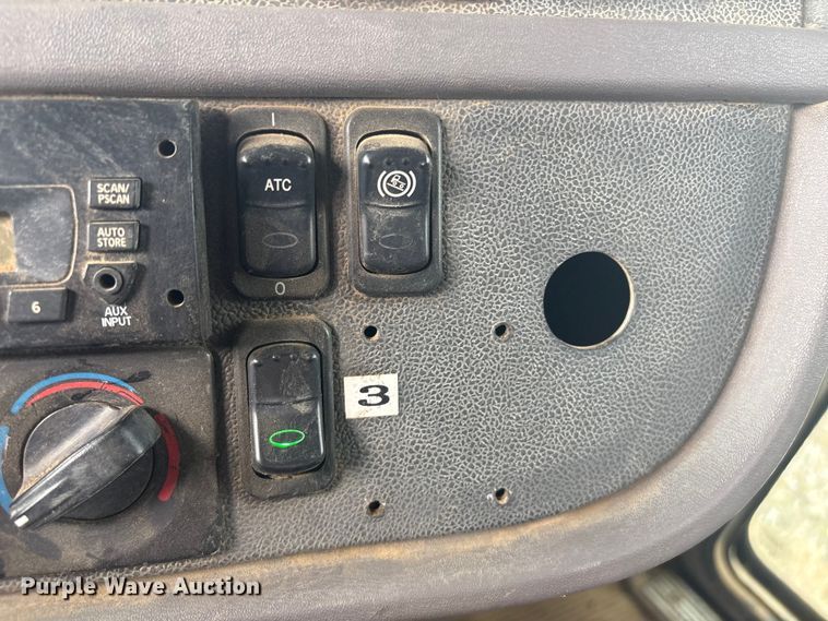 image for item EV2780 2014 Peterbilt 365 semi truck