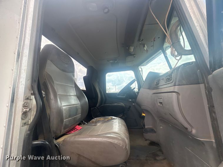 image for item EV2780 2014 Peterbilt 365 semi truck