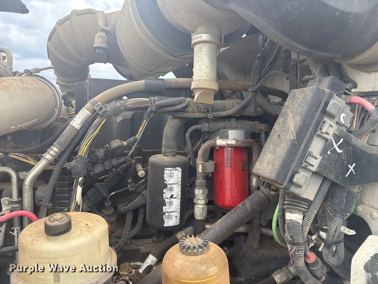 image for item EV2780 2014 Peterbilt 365 semi truck