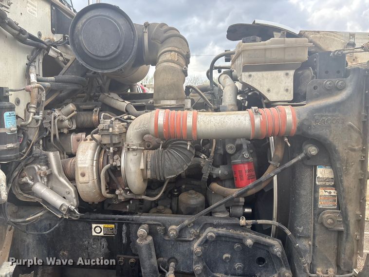 image for item EV2780 2014 Peterbilt 365 semi truck