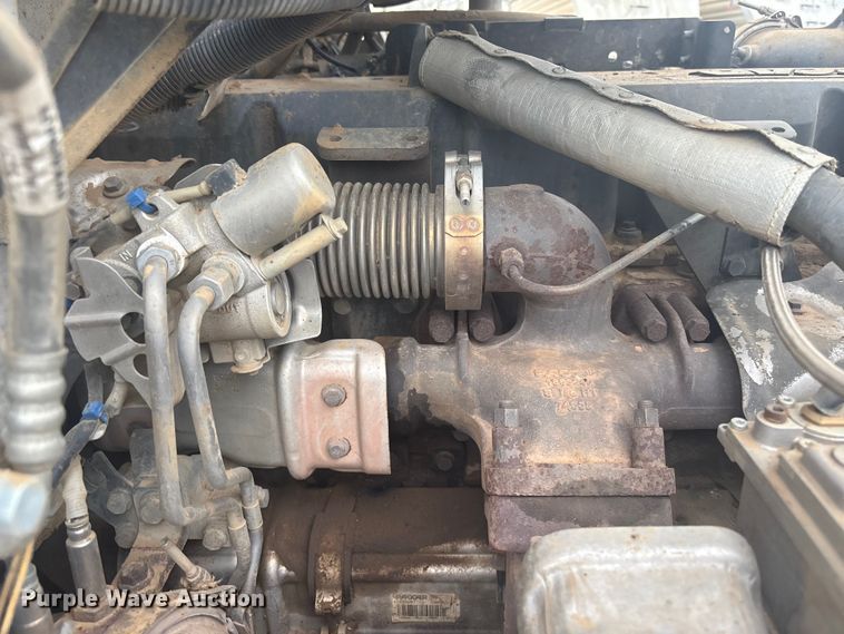 image for item EV2780 2014 Peterbilt 365 semi truck