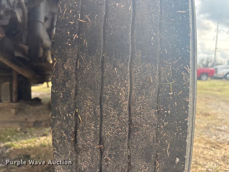 image for item EV2780 2014 Peterbilt 365 semi truck