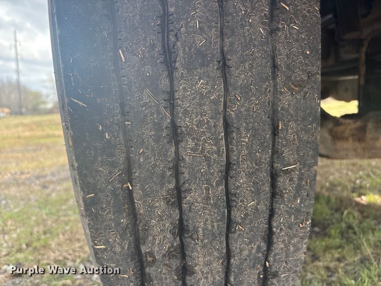 image for item EV2780 2014 Peterbilt 365 semi truck