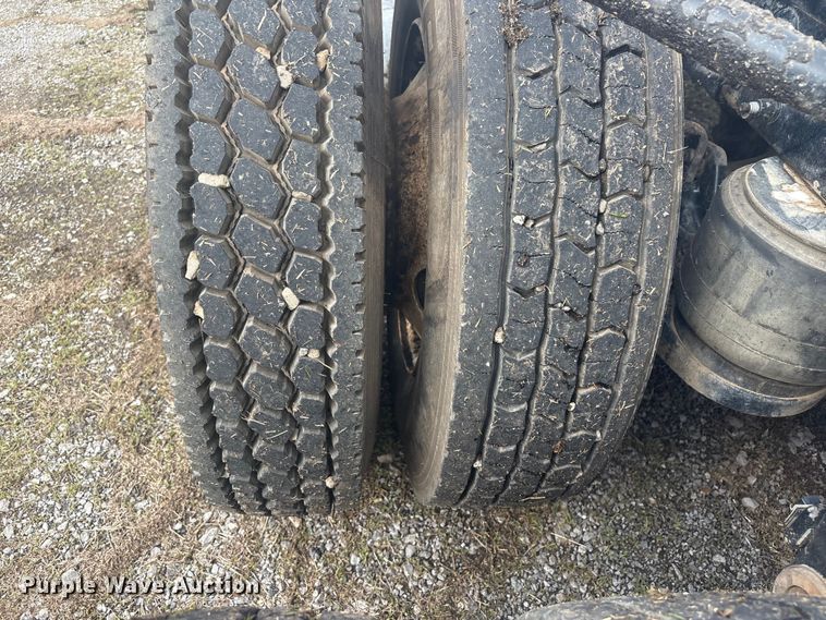 image for item EV2780 2014 Peterbilt 365 semi truck