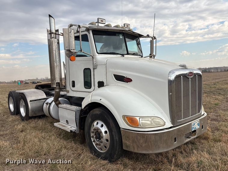 image for item EV2782 2008 Peterbilt 384 semi truck