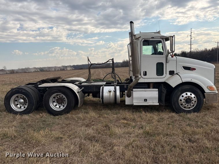 image for item EV2782 2008 Peterbilt 384 semi truck