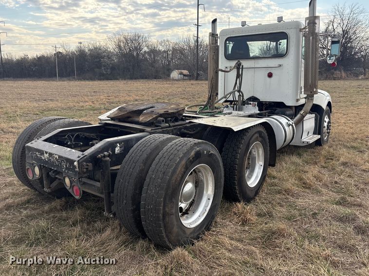 image for item EV2782 2008 Peterbilt 384 semi truck