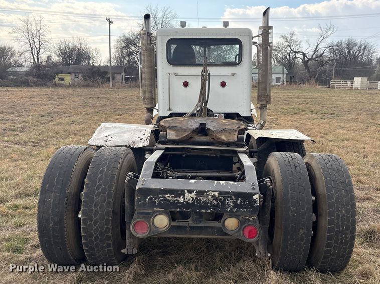 image for item EV2782 2008 Peterbilt 384 semi truck