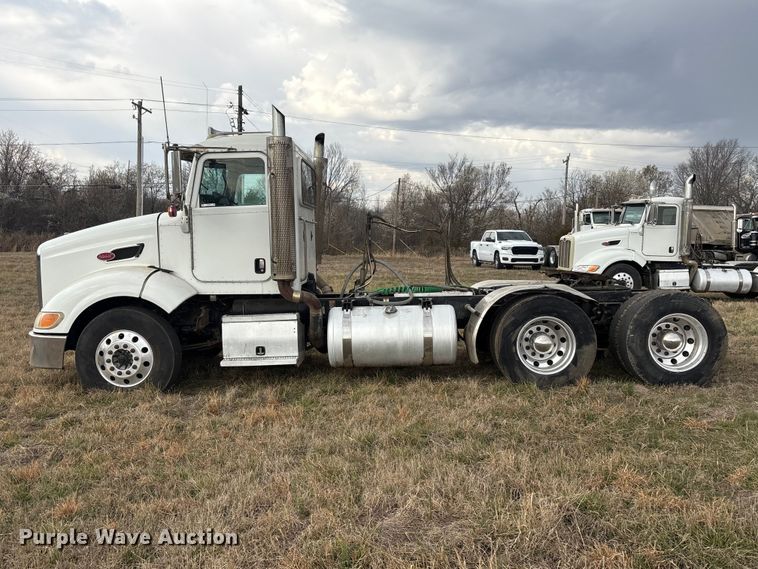image for item EV2782 2008 Peterbilt 384 semi truck