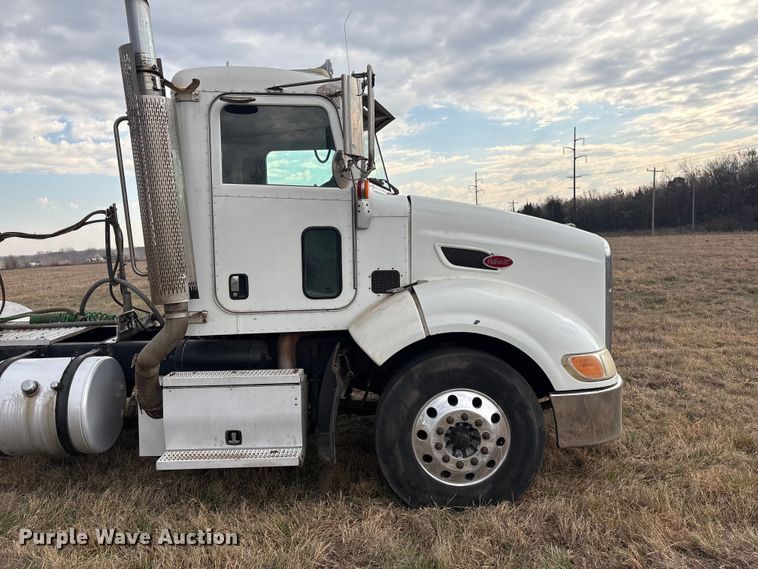 image for item EV2782 2008 Peterbilt 384 semi truck