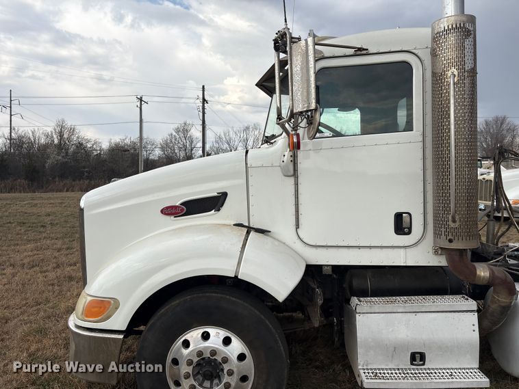 image for item EV2782 2008 Peterbilt 384 semi truck