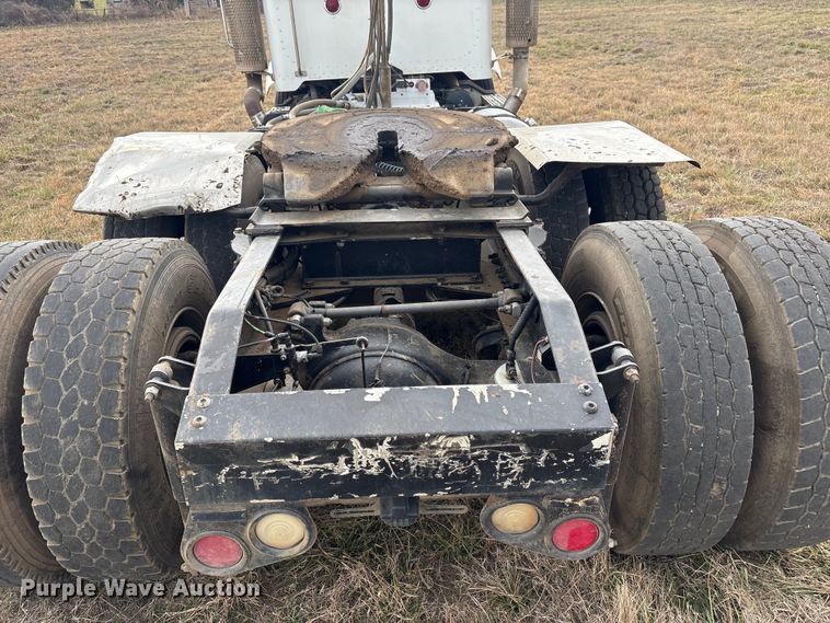 image for item EV2782 2008 Peterbilt 384 semi truck