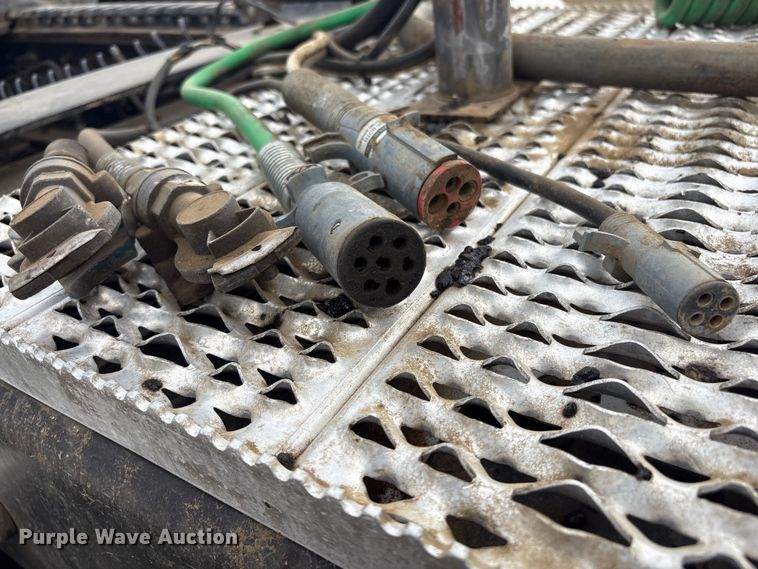 image for item EV2782 2008 Peterbilt 384 semi truck