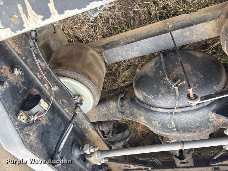 image for item EV2782 2008 Peterbilt 384 semi truck