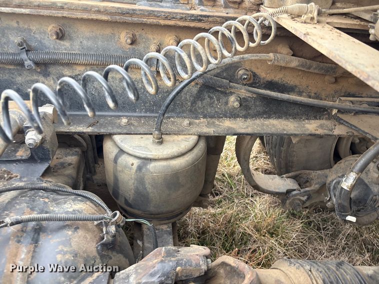 image for item EV2782 2008 Peterbilt 384 semi truck