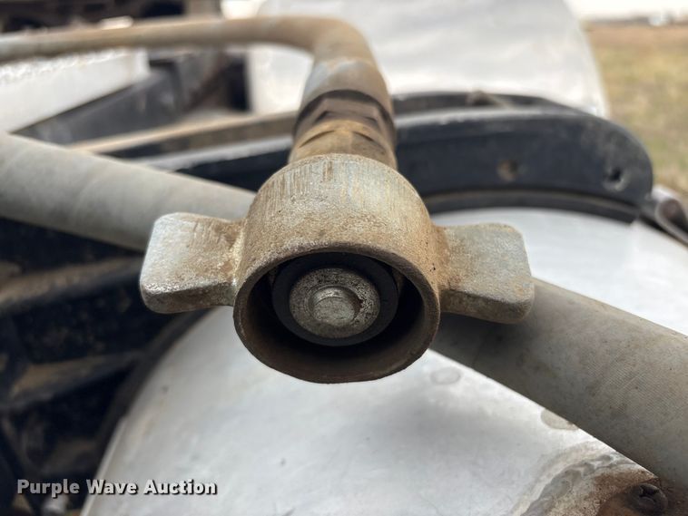 image for item EV2782 2008 Peterbilt 384 semi truck