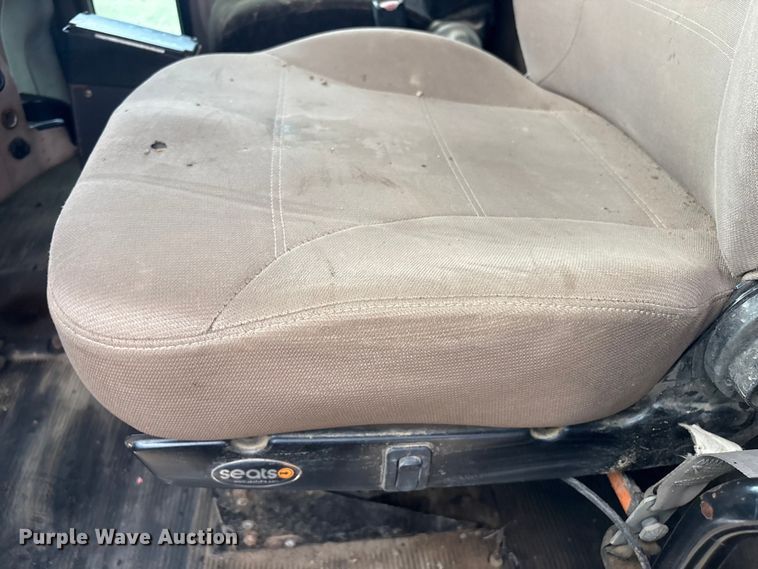 image for item EV2782 2008 Peterbilt 384 semi truck