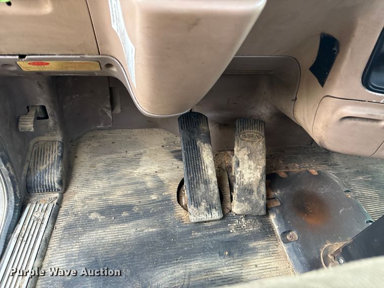 image for item EV2782 2008 Peterbilt 384 semi truck