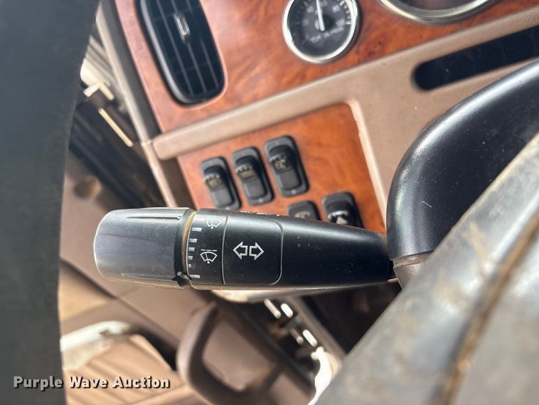 image for item EV2782 2008 Peterbilt 384 semi truck