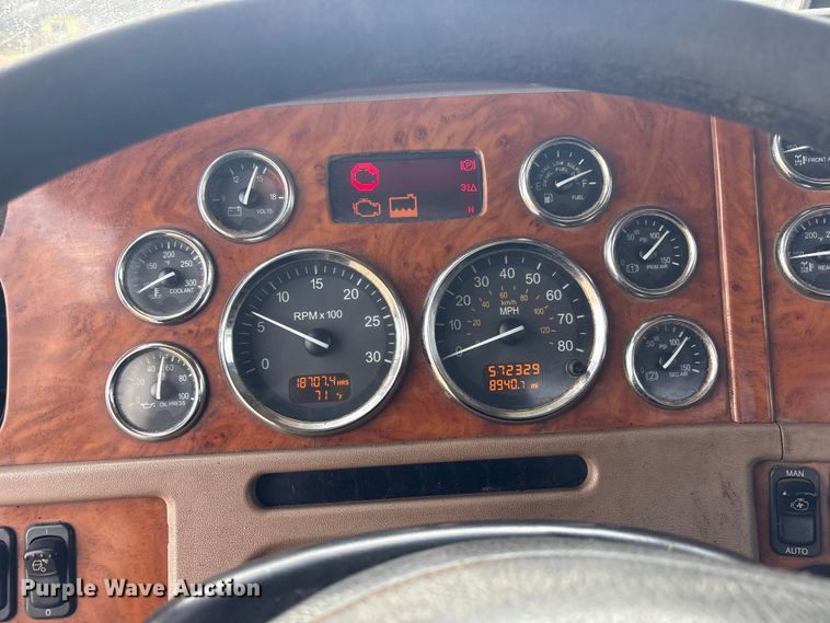 image for item EV2782 2008 Peterbilt 384 semi truck