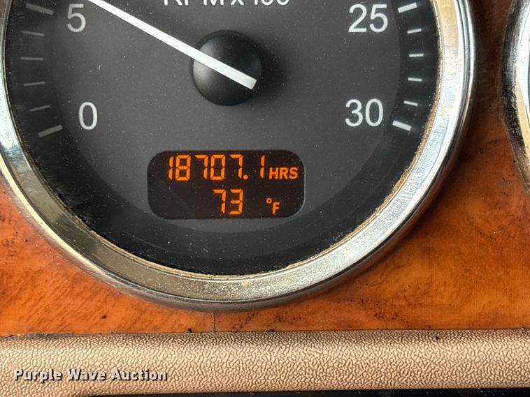 image for item EV2782 2008 Peterbilt 384 semi truck