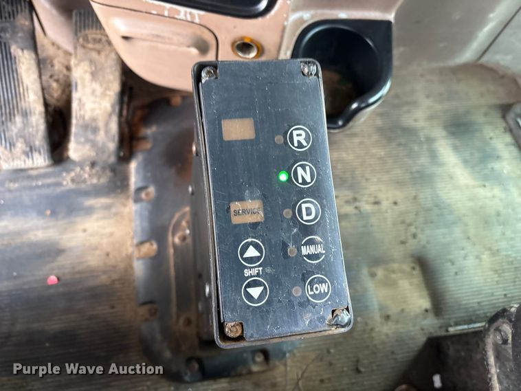 image for item EV2782 2008 Peterbilt 384 semi truck