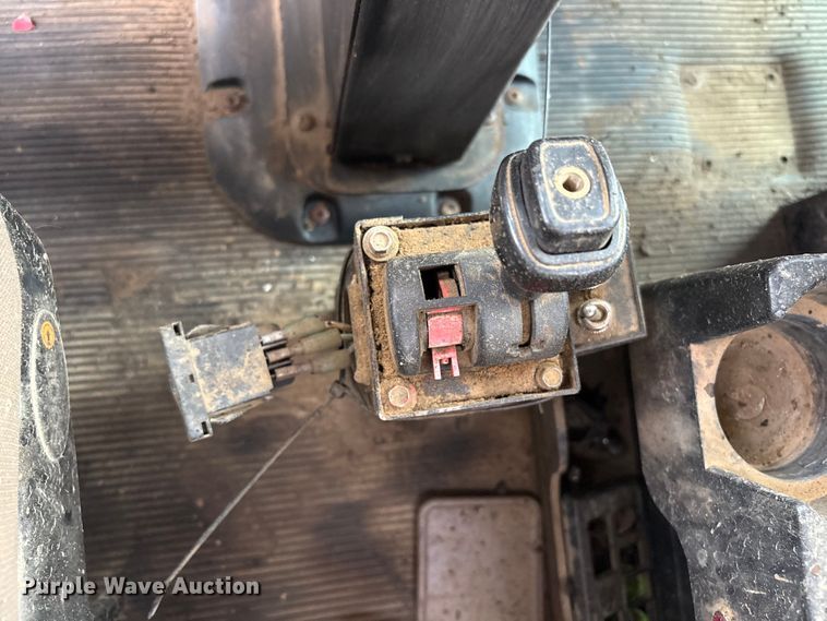 image for item EV2782 2008 Peterbilt 384 semi truck