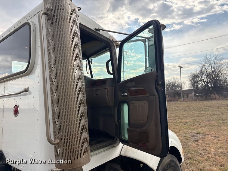 image for item EV2782 2008 Peterbilt 384 semi truck