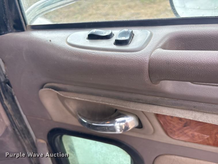 image for item EV2782 2008 Peterbilt 384 semi truck