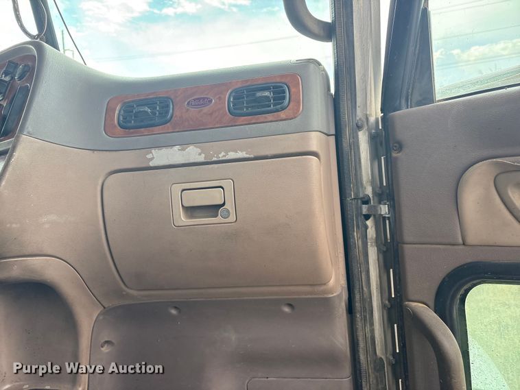 image for item EV2782 2008 Peterbilt 384 semi truck