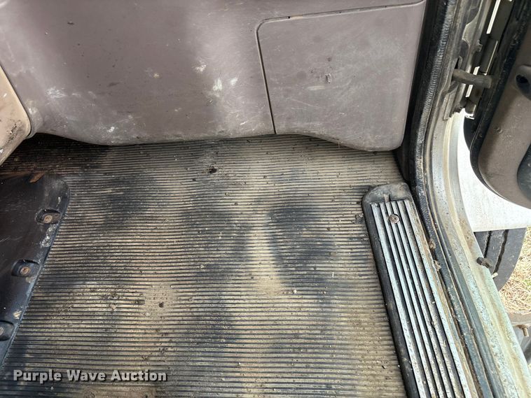 image for item EV2782 2008 Peterbilt 384 semi truck