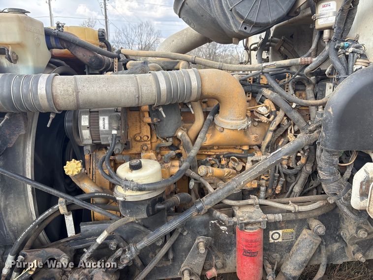 image for item EV2782 2008 Peterbilt 384 semi truck