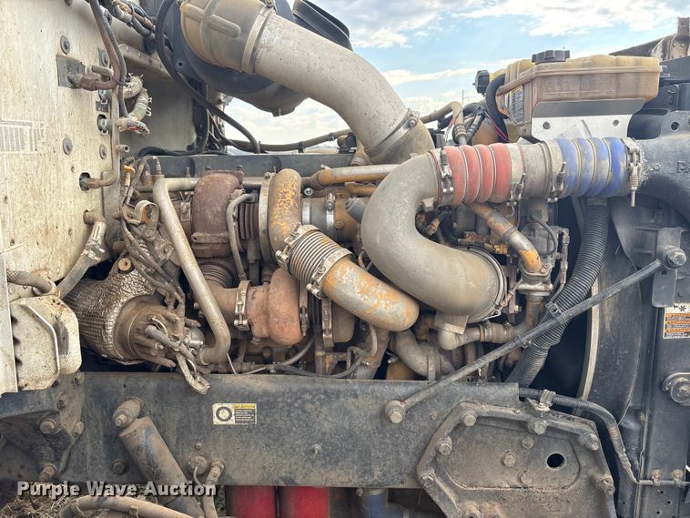 image for item EV2782 2008 Peterbilt 384 semi truck