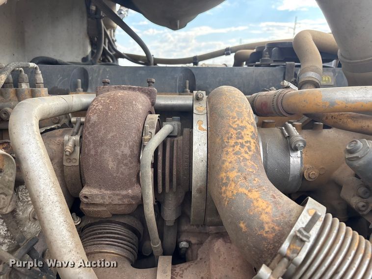 image for item EV2782 2008 Peterbilt 384 semi truck