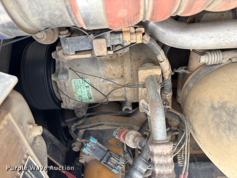 image for item EV2782 2008 Peterbilt 384 semi truck