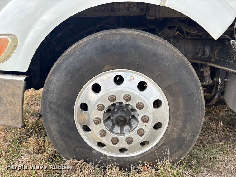 image for item EV2782 2008 Peterbilt 384 semi truck