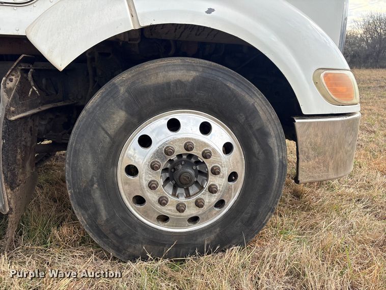 image for item EV2782 2008 Peterbilt 384 semi truck