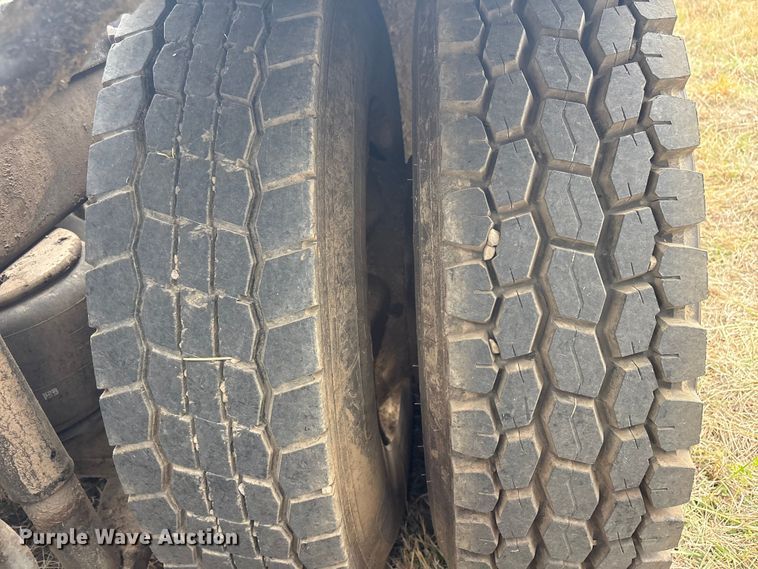 image for item EV2782 2008 Peterbilt 384 semi truck