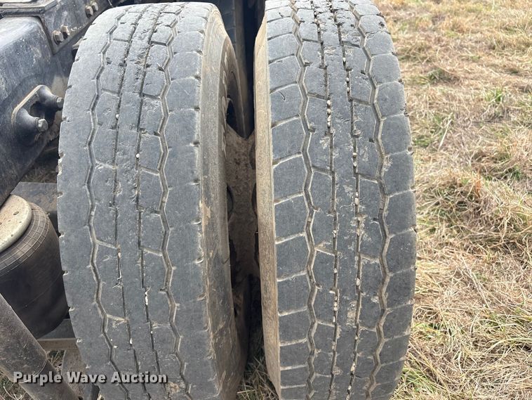 image for item EV2782 2008 Peterbilt 384 semi truck