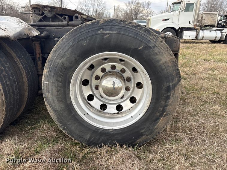 image for item EV2782 2008 Peterbilt 384 semi truck