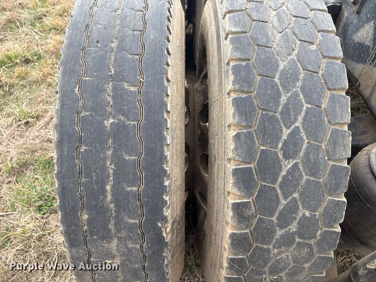 image for item EV2782 2008 Peterbilt 384 semi truck