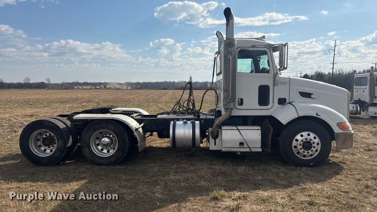image for item EV2783 2008 Peterbilt 384 semi truck