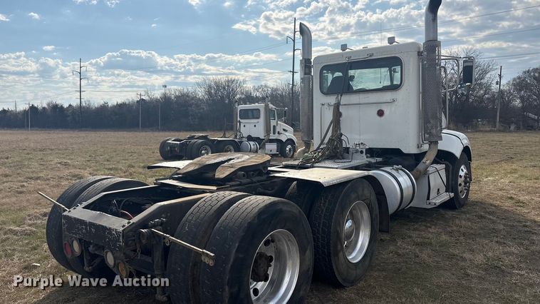 image for item EV2783 2008 Peterbilt 384 semi truck